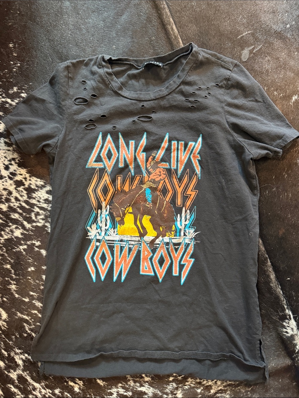 Long Live Cowboys distressed Graphic women’s Tee - Black small